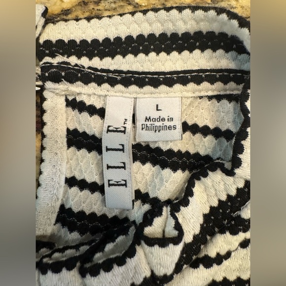 ELLE Black & White Geometric Scallop Stripe Cap Sleeve High Neck Top Size Large - Picture 6 of 9